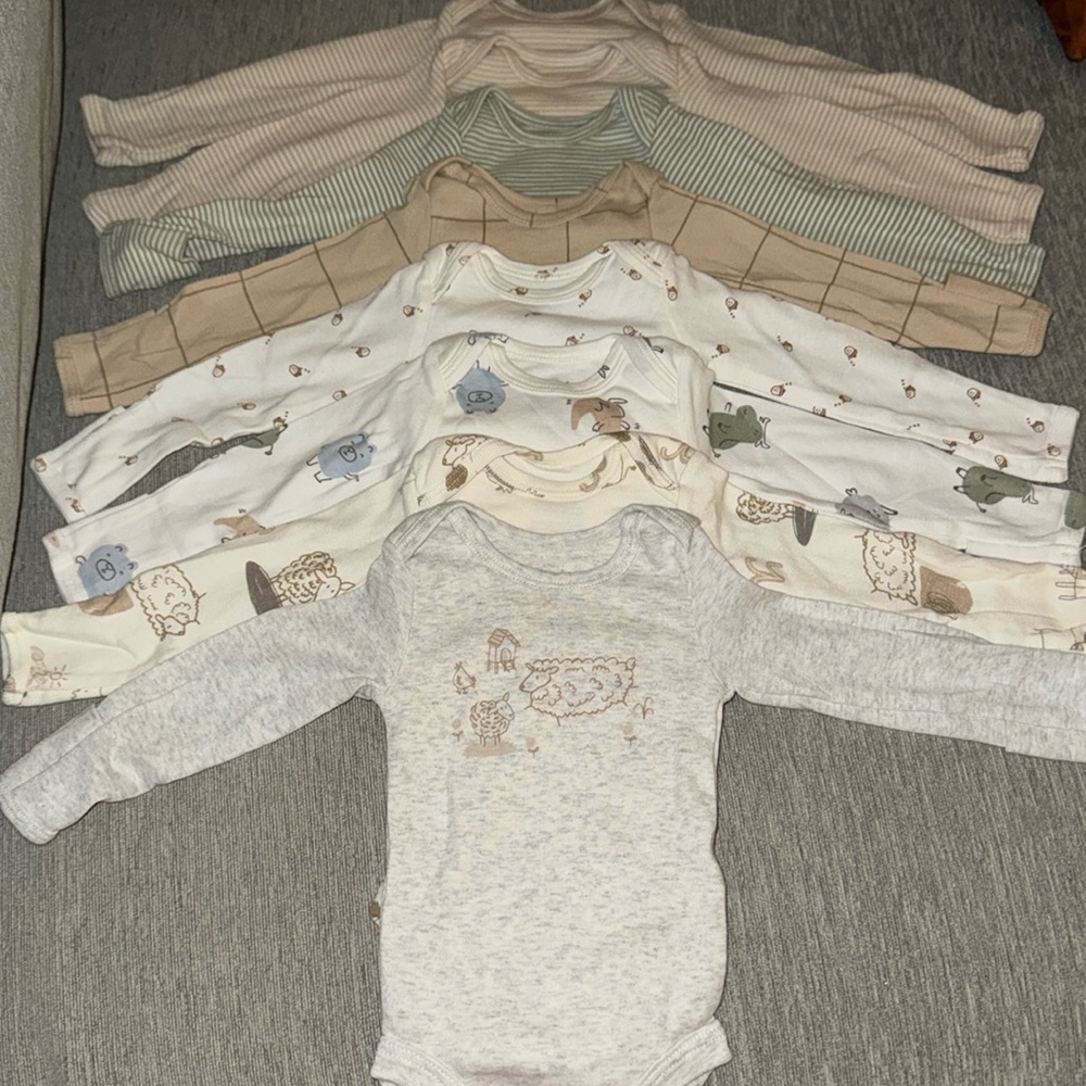 NEW Set of 8 long sleeve onesies gender neutral Carter’s